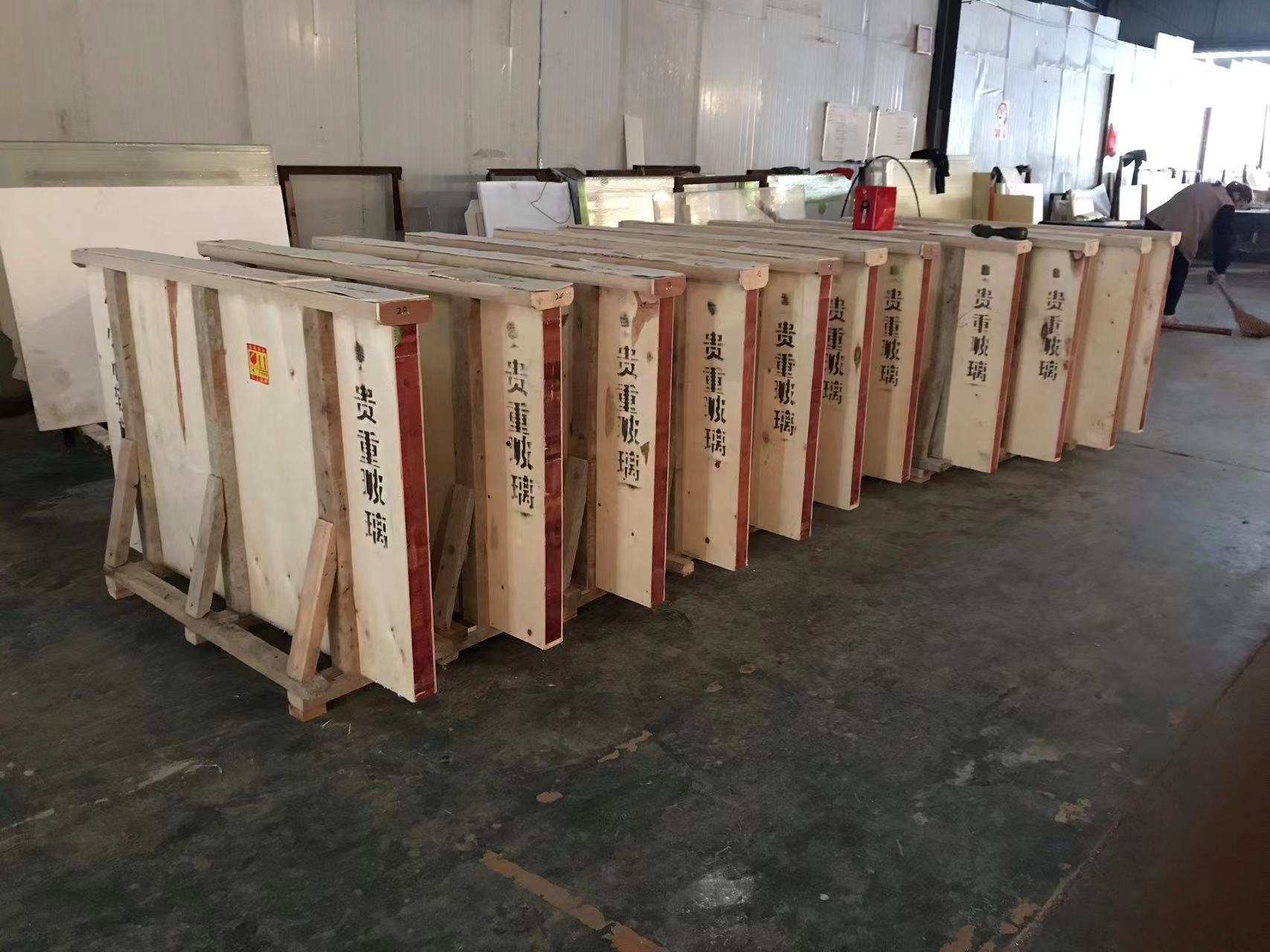 梁平铅玻璃如何清理